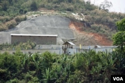 FILE - Construction workers' quarters at Myitsone Hydropower Dam project site, March 31, 2012. (D. Schearf/VOA)