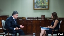 VOA's Myroslava Gongadze speaking with Ukrainian President Petro Poroshenko in Kyiv, Ukraine, September 4, 2015.