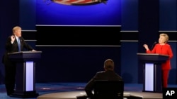 Donald Trump y Hillary Clinton se contradijeron en algunas de sus afirmaciones en el debate, el lunes, 26 de septiembre de 2016.