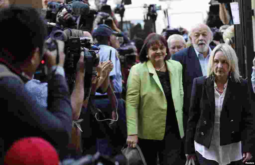June Steenkamp (right), mother of Reeva Steenkamp, arrives with her husband Barry (2nd right) to hear the verdict in the trial of Olympic and Paralympic track star Oscar Pistorius, at the North Gauteng High Court in Pretoria, Sept. 11, 2014.&nbsp;