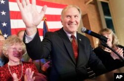 提出《台湾旅行法》法案的众议员夏伯特