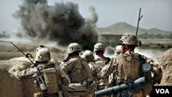 Una ley de 1993 impide a los militares homosexuales decir que lo son so pena de ser excluidos del servicio.