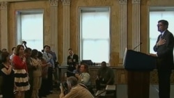 Thirty New US Citizens Swear Their Allegiance