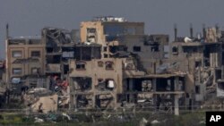 দক্ষিণ ইসরায়েল থেকে উত্তর গাজা উপত্যকায় ইসরায়েলি বোমা হামলায় বিধ্বস্ত ভবন দেখা যাচ্ছে। ৫ মার্চ, ২০২৫।