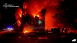 ཡུག་ཀེ་རན་གྱི་ཌོན་ནེ་ཚི་ཁི་ས་ཁུལ་གྱི་ཌོ་བྷ་རོ་ཕི་ལི་ཡ་ཞེས་སུ་འབོད་པའི་ས་ཆ་ལ་མེ་ཤུགས་འཕུར་མདེལ་གྱི་རྒོལ་རྡུང་ཐེབས་པ།