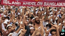 Ribuan warga Bangladesh melakukan aksi unjuk rasa memprotes film anti Islam di Dhaka (14/9).