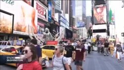 Upozorenje na globalno zatopljavanje. Flote holograma iznad Times Square-a