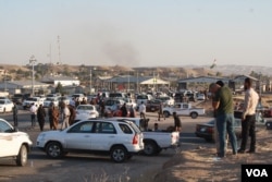 Civilian volunteers and soldiers observe mortars and other artillery landing on both sides of the conflict on Oct. 20, 2017 in Altun Kobri, a disputed area of northern Iraq. (H.Murdock/VOA)