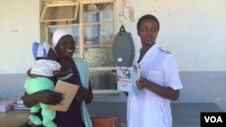 A mother holds her child at Bikita Rural District Hospital, about 500 kilometers south of Harare. (Sebastian Mhofu for VOA)