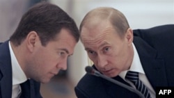 Tổng thống Dmitri Medvedev và Thủ tướng Vladimir Putin