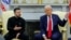 El presidente de Estados Unidos, Donald Trump, se reúne con el presidente ucraniano, Volodymyr Zelenskyy, en la Casa Blanca en Washington, el 28 de febrero de 2025. 