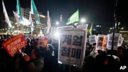 People gather to demand South Korean President Yoon Suk Yeol to step down in front of the National Assembly in Seoul, Dec. 4, 2024. 