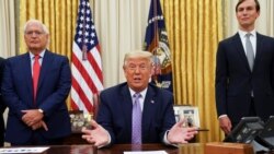 Predsednik Donald Tramp, u društvu savetnika Džareda Kušnera i ambasadora u Izraelu Dejvida Fridmena, u Beloj kući objavljuje dogovor Izraela i Ujedinjenih Arapskih Emirata