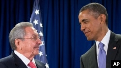 El presidente Barack Obama y el líder cubano, Raúl Castro, se reunieron en la sede de la ONU en Nueva York, el 29 de septiembre de 2015.