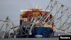 মেরিল্যান্ডের বাল্টিমোরে ডালি কার্গো জাহাজের ধাক্কায় ভেঙে পড়া ফ্রান্সিস স্কট কি ব্রিজ। ফটোঃ ২৬ মার্চ, ২০২৪।