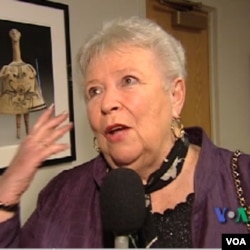 Perusahaan jasa Rent-A-Grandma mempekerjakan nenek dan perempuan parah baya untuk menjadi pengasuh anak dan membantu pekerjaan rumah tangga.