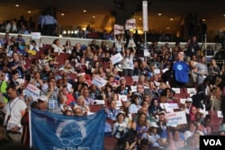 Delegates listen to speakers on the first night of the DNC (Photo: A. Shaker/VOA)