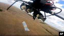 США звинувачують Дениса Постового у незаконному експорті до Росії мікроелектронних компонентів, які можуть бути використані у військових безпілотниках, важливому виді зброї у російській війні проти України. На фотографії – російський дрон над Донецькою областю України.