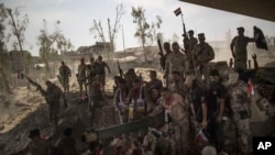 Irački vojnici slave pobedu u oslobodjenom Mosulu