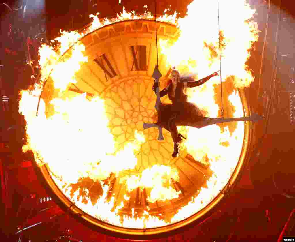 Pink performs "Just Like Fire" at the 2016 Billboard Awards in Las Vegas, Nevada, USA, May 22, 2016.