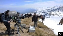 Co-writer and director Peter Weir on the set of The Way Back