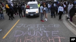 Protesti u Bruklin Centru zbog smrti Dontea Rajta( Foto: AP/Christian Monterrosa)