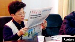 中国头号通缉犯杨秀珠2001年12月29日在浙江温州的一个会议上 （资料照片）