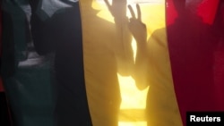 2013年2月15日，俄罗斯车里雅宾斯克上空见到的陨石尾迹。（图片由Chelyabinsk.ru提供）