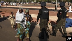 'Yansandan Najeriya suke sintiri.