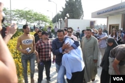 An Egyptian family leaves the EgyptAir office in Cairo, Egypt, May 19, 2016. (Photo: Hamada Elrasam for VOA)