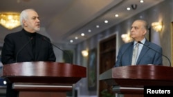 Iranian Foreign Minister Mohammad Javad Zarif, left, speaks during a news conference with Iraqi Foreign Minister Mohamed Alhakim in Baghdad, Iraq, May 26, 2019. 