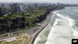 ARCHIVO - Vista aérea del distrito de Miraflores, en Lima, el 28 de marzo de 2023. La capital de Perú será la sede de los Juegos Panamericanos de 2027. (AP Foto/Martín Mejía, archivo)

