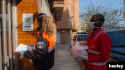 Felix Sesay works with a member of the civil emergency unit in Torrent, near Valencia. (Photo courtesy of Toni Tomas, Spanish Red Cross)