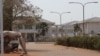 Entrée du Centre hospitalier régional de Lomé-Commun, réquisitionné pour le traitement des personnes atteintes de Covid-19, Lomé, 31 mars 2020. (VOA/Kayi Lawson)