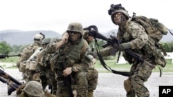 Militer AS mengadakan latihan militer multi nasional "Cobra Gold" setiap tahunnya di Thailand. Tahun ini untuk pertama kalinya Birma ikut dalam pelatihan ini. 