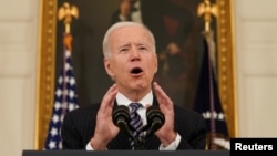 ប្រធានាធិបតី​អាមេរិកលោក Joe Biden បាន​ថ្លែង​សុន្ទរកថា​ស្តីពី​ស្ថានភាព​នៃ​ការចាក់​វ៉ាក់សាំង​បង្ការ​ជំងឺ​កូវីដ១៩ នៅ​ឯ​សេតវិមាន​ក្នុង​រដ្ឋធានី​វ៉ាស៊ីនតោន នៅ​ថ្ងៃទី៦ ខែមេសា ឆ្នាំ២០២១។