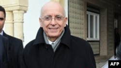 Việc Thủ tướng Mohammed Ghannouchi từ chức kết thúc 3 ngày những người trẻ đụng độ với cảnh sát sử dụng dùi cui ở trung tâm thủ đô Tunis