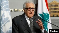 Utusan PBB-Liga Arab Lakhdar Brahimi hari Selasa (5/11) menjelaskan pengunduran perundingan damai Suriah di Jenewa (foto: dok). 