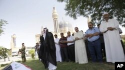 People pray at funeral of Assad Abdul-Razaq at Um al-Qura mosque in Baghdad, Iraq, August 29, 2011