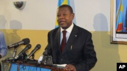 FILE - DRC Communications minister and governement spokesman, Lambert Mende, giving a press conference at his office, in Kinshasa.