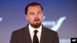 Leonardo DiCaprio berbicara dalam sebuah konferensi Departemen Luar Negeri AS di Washington, tahun lalu.