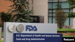 Une plaque à l'extérieur du siège de la Food and Drug Administration (FDA) à White Oak, au Maryland, le 29 août 2020.