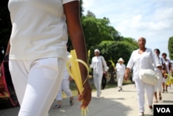 Damas de Blanco protest in Havana, Cuba, March 20, 2016. (V. Macchi / VOA)