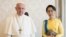 El papa Francisco recibió a la líder de Myanmar Aung San Suu Kyi en el Vaticano el 4 de mayo de 2017.