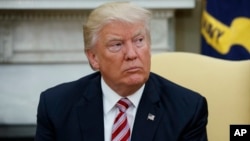 Presiden AS Donald Trump berbicara kepada media terkait pemecatan Direktur FBI James Comey, di Gedung Putih Rabu (10/5). 