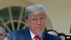 El presidente Donald Trump habla con la prensa en la Casa Blanca sobre el juez Brett Kavanaugh, nominado a la Corte Suprema de EE.UU. Octubre 1 de 2018. 