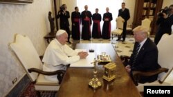 Le pape François et le président américain Donald Trump au Vatican, le 24 mai 2017.
