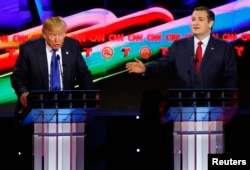Republican U.S. presidential candidates Donald Trump (L) and Ted Cruz speak simultaneously as they discuss an issue during the debate sponsored by CNN for the 2016 Republican U.S. presidential candidates in Houston, Texas, Feb. 25, 2016.