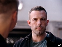 (L-r) JEREMY RENNER as Jem Coughlin and BEN AFFLECK as Doug MacRay in Warner Bros. Pictures’ and Legendary Pictures’ crime drama “The Town,” distributed by Warner Bros. Pictures.