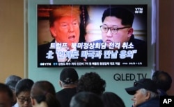 People watch a TV screen showing images of U.S. President Donald Trump, left, and North Korean leader Kim Jong Un during a news program at the Seoul Railway Station in Seoul, South Korea, May 25, 2018.